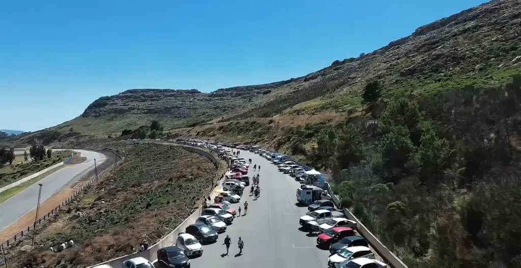 Turismo en Balcarce con vista aerea de Sierra La Barrosa y el autodromo