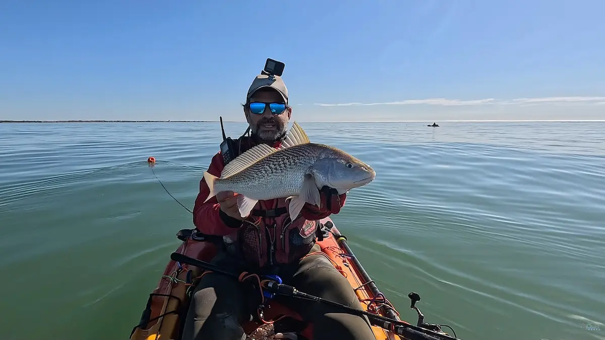 Líneas al agua y primeras respuestas en la pesca en kayak en Santa Teresita